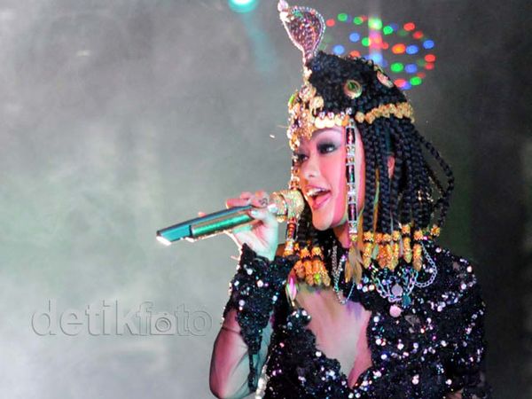 Jupe Bermahkota Ular Kobra