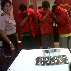 Pria Beristri Dua Garong 154 BlackBerry