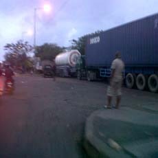 Tanjung Perak Bongkar Muat Besar-besaran, Kalianak - Margomulyo Macet Total