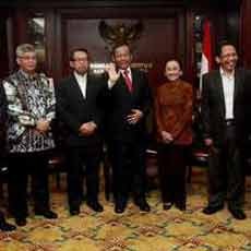 Walikota Surabaya Tolak Bubarkan RSBI, MK: Jadi Kayak Kursus! 