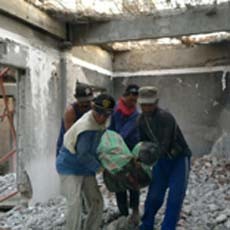 Seorang Kuli Bangunan Tewas Tertimpa Tembok Setinggi 3 Meter