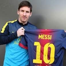 Rekornya Dipatahkan, Mueller Dapat Kiriman Jersey dari Messi