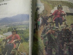 Menkes Enjoy Naik Tandu ala Ratu Diusung TNI di Gunung Gede