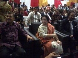 Mega Diapit JK & Surya Paloh di Promosi Doktor Pramono Anung