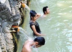 Yang Hangat dari Bali, Pemandian Air Panas Banjar 