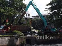 Pengerukan Sungai Ciliwung