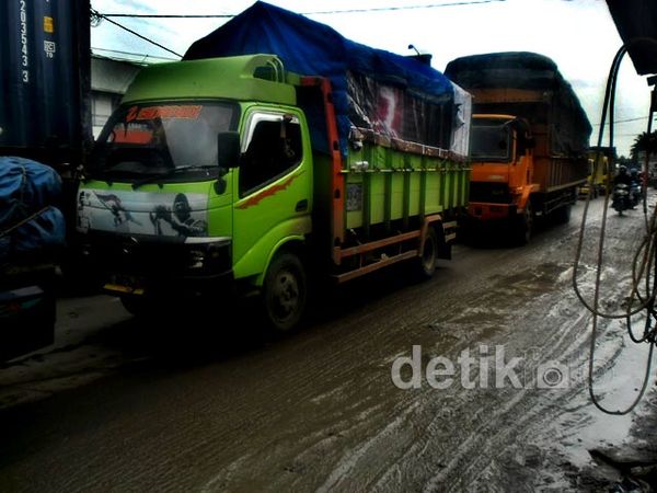 Tol Merak Terendam, Macet Mengular Hingga 21 Km