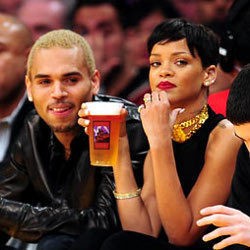 Chris Brown Ingin Duet Bareng Rihanna di Grammy Awards