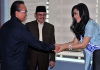 Cicip Sutardjo Terima Putri Bahari Indonesia