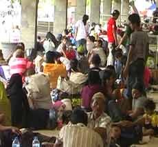 KM Lawit Balik Kucing, Penumpang Terlantar