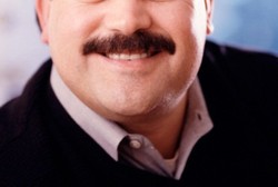 Pria Punya Kumis, Apa Untungnya Sih?