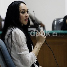 Enaknya Angie, Sudah Divonis Masih Terima Gaji dari DPR