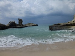 Dibuai Indahnya Alam Pantai Klayar, Pacitan