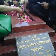 Peringatan 25 Tahun Gombloh Diperingati Sederhana