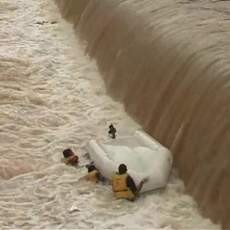 Perahu Tim SAR Terbalik Saat Hendak Evakuasi Mayat