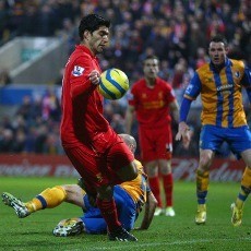 Fergie: Suarez Disarati Kontroversi