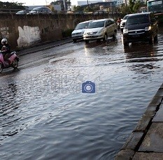 Usai Hujan Deras Ruas Jalan di Jakarta Tergenang Air