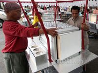 PKL Dapat Gerobak Baru
