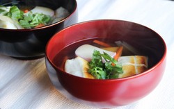 Slurpp... Hangat Sedap Sup Ozoni, Lambang Keberuntungan!