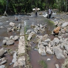 Terhalang Material Banjir, Satu Desa di Situbondo Terisolir