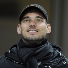 Sneijder Tak Mau Buru-buru Ambil Keputusan