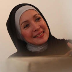 Henidar Amroe: Saya Masih Mau Nikah & Tak Mau Hidup Sendiri