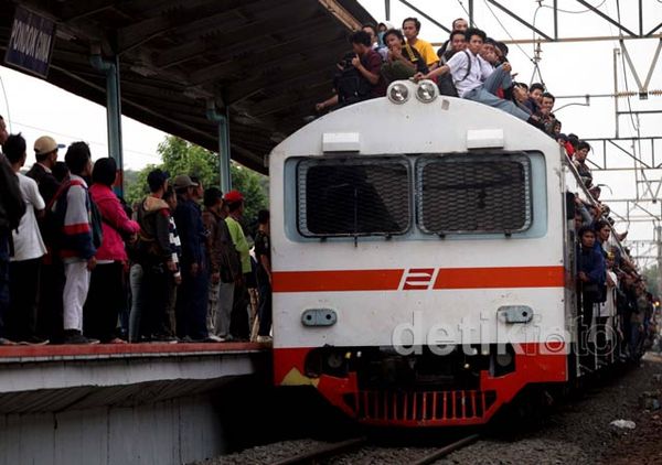 Aksi Blokir Bubar, Jalur KRL Kembali Normal