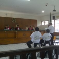 Didakwa Korupsi, Guru Besar IAIN Cirebon Menangis Bacakan Pledoi