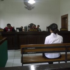 Dituntut 12 Tahun Penjara, Inggrid Menangis