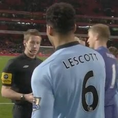 Hakim Garis ke Pemain City: Temui Fans Kalian, Mereka Sudah Bayar Mahal