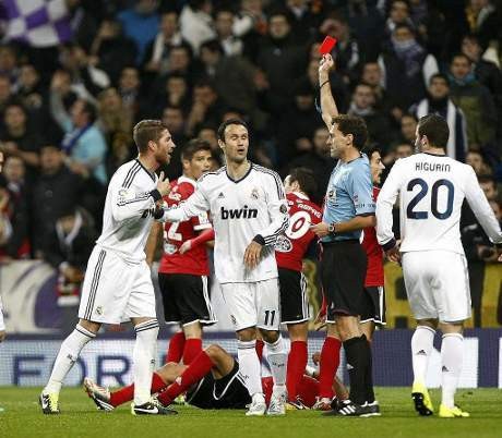 Hat-trick Kartu Merah Real Madrid