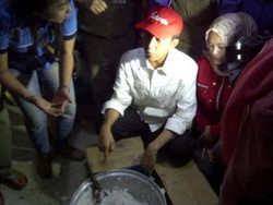Usai Pasar Minggu, Jokowi Cek Pengungsi Banjir di Rawa Buaya