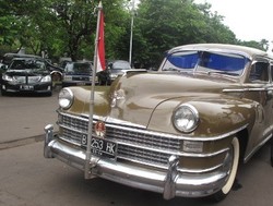 Ke Kantor Baru, Roy Suryo Kendarai Mobil Bekas Soekarno