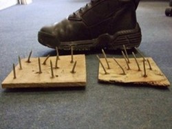 Perangkap Paku Ditemukan di Inggris