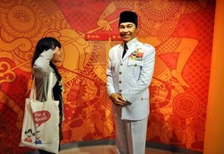 Keren! Berfoto Bareng Bung Karno di Bangkok