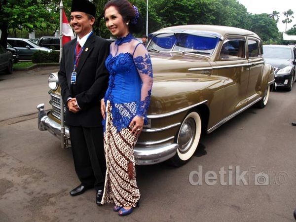 Roy Suryo Pakai Mobil Eks Bung Karno