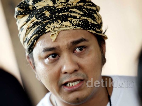 Garut Berimej Negatif, Dicky Chandra Titikan Air Mata