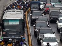 Separator Bus Way Ditinggikan, Tetap Diterobos