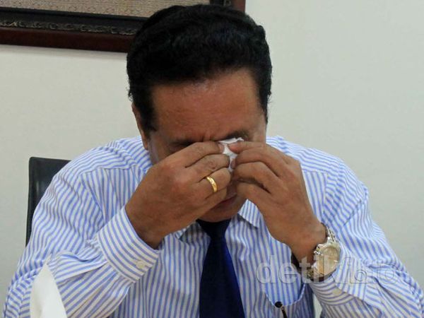 Daming Sunusi Menitikan Air Mata