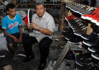 Melihat Sentra Kerajinan Sepatu Cibaduyut