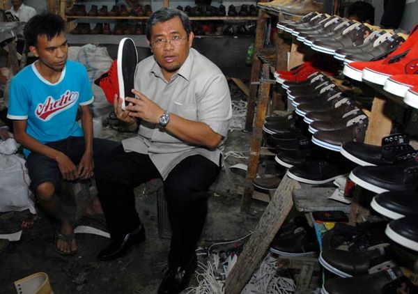 Melihat Sentra Kerajinan Sepatu Cibaduyut