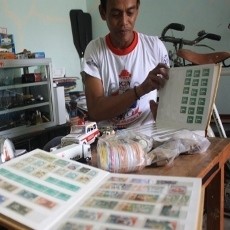 Mengoleksi Benda-benda Palang Merah, Uus Ingin Punya Museum