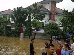 Banjir 1 Meter, Sekolah Favorit di Jakarta SMU 8 Libur