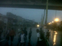 Jl Abdullah Syafei Tergenang Hingga Sepinggang, Lalin Menuju Kp Melayu Macet