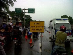 Aduuh! Banjir di Kp Melayu yang Bikin Repot & Macet