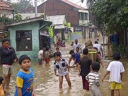 Banjir Juga Genangi Pemukiman di Kebon Baru, Tebet