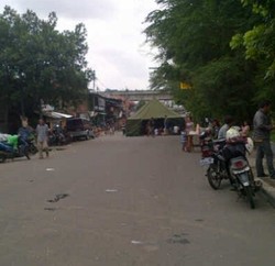 Tubagus Angke Banjir, Tenda Pengungsian Dibangun di Jalan Raya
