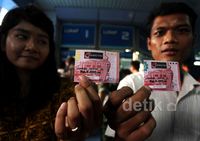 Penumpang KRL Dapat Tiket Gratis