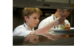 Chef Berusia 14 Tahun Ini Sajikan Menu Seharga Rp 1,5 Juta