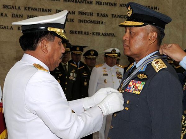 Panglima TUDM Terima Bintang Kehormatan dari TNI
